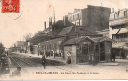 Cpa Bois Colombes La Gare,le Passage à Niveau - Sonstige & Ohne Zuordnung