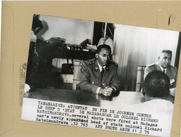 Photo Originale . TANANARIVE Attentat Contre Le Chef D'état De  MADAGASCAR  RICHARD RATSIMANDRAVA   En 1975 - Lugares