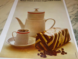 ANCIENNE PUBLICITE NOUS VOUS  AVONS REGARDEE FAIRE LE CAFE 1970 - Posters