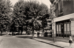 Le Blanc Mesnil * Rue Et Le Square Stalingrad * Le Café Débit De Tabac Tabacs - Le Blanc-Mesnil