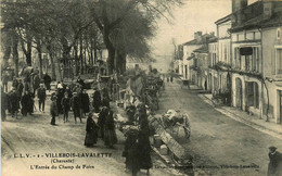 Villebois Lavalette * L'entrée Du Champ De Foire * Marché Marchands * Rue - Sonstige & Ohne Zuordnung