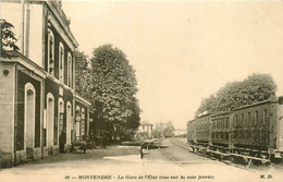 Montendre * La Gare De L'état * Vue Sur La Voie Ferrée * Wagons * Ligne Chemin Fer Charente Maritime - Montendre