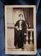 Photo CDV G. Th. Hase à Friebourg   Etudiant En Uniforme  Calot Sur La Tête  CA 1865 - L544A - Antiche (ante 1900)