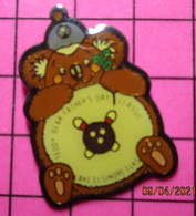 513F Pin's Pins / Beau Et Rare / THEME : SPORTS / BOWLING KOALA  OU OURS EN PELUCHE - Bowling