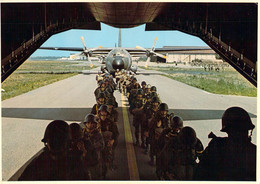 Embarquement De Soldats Parachutistes Dans Un Transall C.160 Carte Géante 21x15 Segalen 165 - Parachutespringen