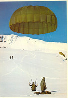 Soldats Parachutistes à L'arrivée Au Sol En Saut Sur Neige Carte Géante 21x15 Segalen 162 - Paracaidismo