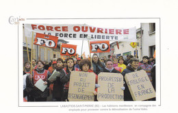 LABASTIDE SAINT-PIERRE - Les Habitants Manifestent En Compagnie...  - Cart'actu 2002 N° 6 - Photo Lionel Bonaventure - Labastide Saint Pierre