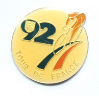 Pin's TOUR DE FRANCE 92 - Le Logo - Cycliste - Badges Impact - K092 - Cyclisme