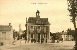 Fouras * La Place De L'hôtel De Ville * Mairie * Attelage à Chien Voiture Chiens ? - Fouras-les-Bains