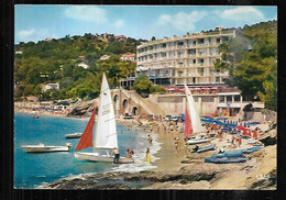 Cpm 8322512 Le Rayol La Plage Et L'hotel Bailli De Suffren - Rayol-Canadel-sur-Mer