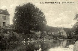 CPA RARE LA TRIMOUILLE LAVOIR DES ARCHES - La Trimouille