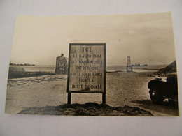 CPA - Carte Photo - Courseulles Sur Mer (14) - Juno Beach - Plaque Commémorative  - 1944 - SUP - (ER 64) - Courseulles-sur-Mer