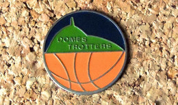 Pin's BASKET - Dômes Trotters (63) - Peint Cloisonné - Fabricant Inconnu - Basketball