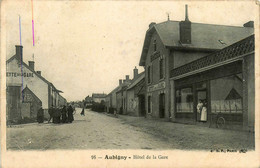 Aubigny * Rue Et Hôtel De La Gare * Buvette De La Gare - Aubigny Sur Nere