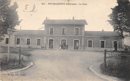 Roumazières            16        Extérieur De La Gare.  - Petite Déchirure -    (voir Scan) - Andere & Zonder Classificatie