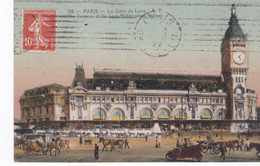 Paris Gare De Lyon Véhicules Anciens Et Divers Attelages. - Stations - Zonder Treinen