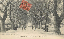 .CPA  FRANCE 84 "Pernes, Quartier Et Place Du Barriot" - Pernes Les Fontaines