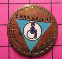 316b Pin's Pins / Beau Et Rare / THEME : ASSOCIATIONS / HANDICAP CHAISE ROULANTE ANAS ALPHA SOLIDARITE FRATERNITE - Cyclisme