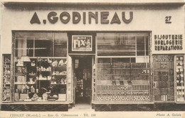 Cholet * Devanture A. GODINEAU Horlogerie Bijouterie Réparations , Rue Georges Clémenceau * Commerce Magasin Horloger - Cholet