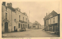 Les Couëts En Bouguenais * La Place * Boucherie * Café GEORGES * Automobile Ancienne * Couets - Bouguenais