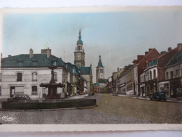 LE CATEAU PLACE TIERS ET LE JET D EAU CARTE COULEUR CIM  VIEILLES VOITURES - Le Cateau