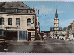 LE CATEAU PLACE SADI CARNOT L HOTEL DE VILLE ET LA STATUE CARTE COULEUR MAGE VIEILLES VOITURES - Le Cateau