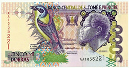 SAINT THOMAS & PRINCE - 5000 DOBRAS - 22.10.1996 - P. 65.a - Unc. - Prefix AA - Rei Amador - 5.000 - São Tomé U. Príncipe