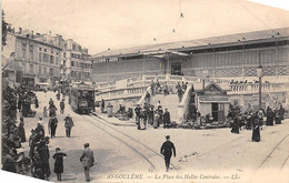 Angoulême         16        La Place Des  Halles   N°  LL 25     (voir Scan) - Angouleme