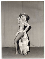 Grande Photo D'une Artiste De Music Hall (danse, Strip Tease?) (M1939) - Berühmtheiten