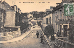 14-ARROMANCHES- LA RUE FRESNE - Arromanches