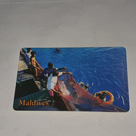 Maldives-(MLD-23Aa-MAL-C-23A)-fisherman And Swimmers-(27)-(RF50)-(2002029900028107)-used Card+1card Prepiad Free - Maldiven