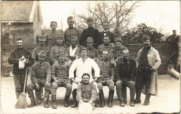 T2 1915 Székesfehérvár, Hadikórház A "jó Banda" A Gyógyulást Követő Eltávozás Előtt, Csoportkép. Photo - Unclassified