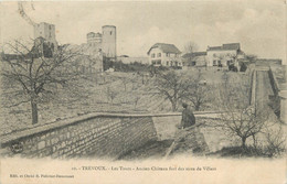 CPA FRANCE 01 " Trévoux, Les Tours, Ancien Château Fort Des Sires De Villars". - Trévoux