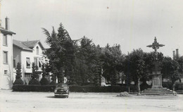 CPSM FRANCE 43 "St Didier En Velay, La Place Foch Et Le Square". - Saint Didier En Velay