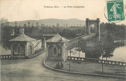 CPA FRANCE 01 " Trévoux, Le Pont Suspendu ". - Trévoux