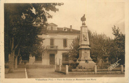 CPA FRANCE 83 "Vidauban, Place Des écoles Et Monument Aux Morts". - Vidauban