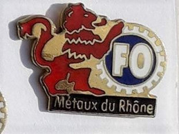 SY598 Pin's Syndicat  FO Force Ouvrière Métaux Du Rhône Usine Peugeot ? Qualité Egf Achat Immédiat - Peugeot