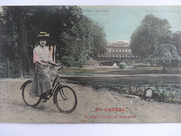 LE CATEAU DU CATEAU JE VOUS ENVOIE CE SOUVENIR CARTE COLORISEE AVEC VIEUX VELO - Le Cateau