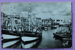 Port En Bessin  Vue Du Port  Bateaux De Pêche        Edt  Greff     N°  1196 - Port-en-Bessin-Huppain