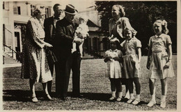 WINSTON CHURCHILL En Echtgenote Brengen Bezoek Aan Paleis Soestdijk 8 Mei 1948 - Soestdijk