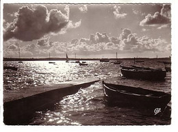 Carantec - Coucher De Soleil Sur Le Port - Circulé 1961 - Carantec