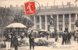 44-NANTES- LA PLACE DU COMMERCE , LE MARCHE AUX FLEURS DU DIMANCHE - Nantes