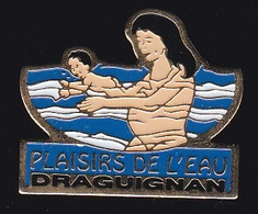 70544- Pin's.plaisirs De L'eau Avec Votre Bébé .Draguignan.Natation. - Natation