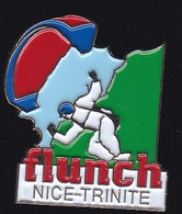 70545- Pin's.restaurant Flunch.Nice Trinité.Parapente.Parachutisme. - Parachutting