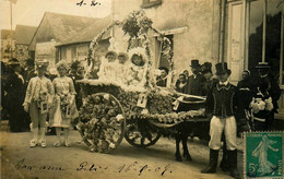 Chateaubriant * Carte Photo * Jour De La Cavalcade Le 16 Mai 1907 * Un Char Attelage âne Fleuri * Costumes Déguisements - Châteaubriant