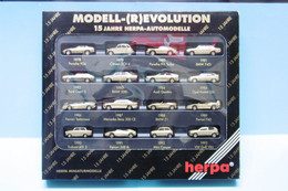 Delcampe - Herpa - COFFRET 15 Ans 16 VOITURES Porsche Citroën BMW Ford Audi Opel Ferrari Mercedes Mini VW Réf. 166096 HO 1/87 - Road Vehicles