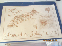 SET TABLE PUBLICITAIRE  EN PAPIER   VINS DE SAILLON  FERNAND ET JOHNY LUISSIER  DOLE DE SAILLON - Company Logo Napkins