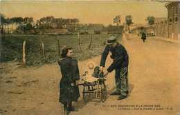 NOS DOUANIERS A LA FRONTIERE - La Visite Tout Le Monde Y Passe. - Douane