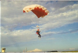 Parachutiste- A L'approche Du Sol- Photo -cpm - Parachutting