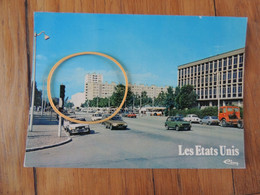 LYON - LES ETATS UNIS PLACE DU MARCHE ET M.J.C - VOITURES DE TOURISME - AUTOMOBILES ET CAMION ANNEES 1970 - Lyon 8